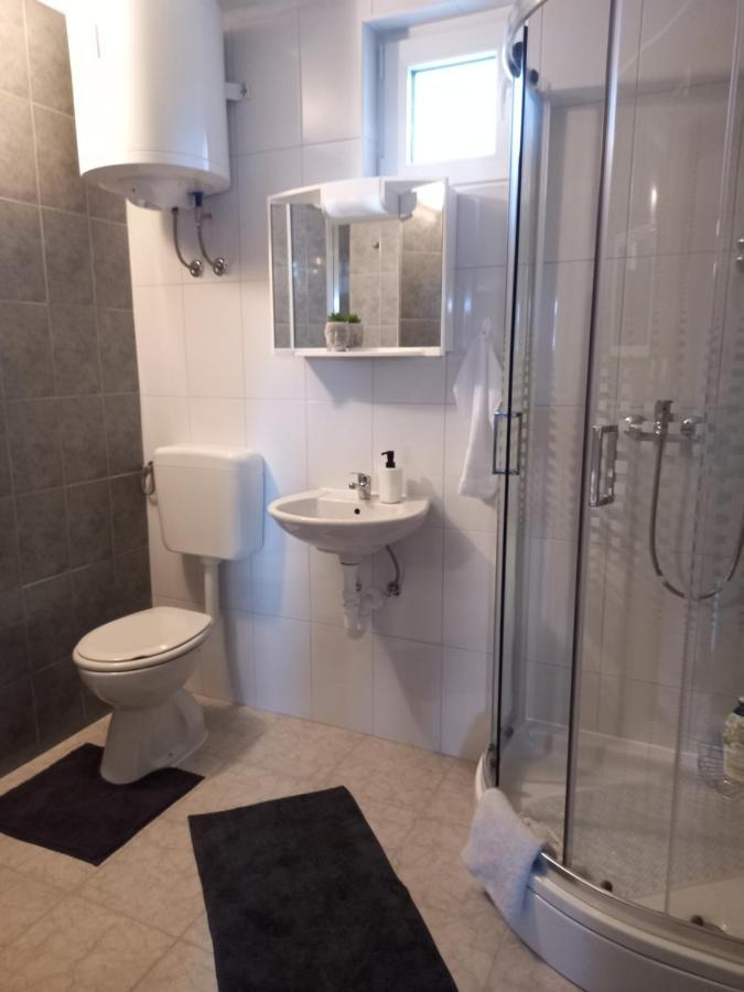 Guest House Studio Apartman Marina - With Jacuzzi, Free Parking, Pet Friendly كارلوفاتش المظهر الخارجي الصورة