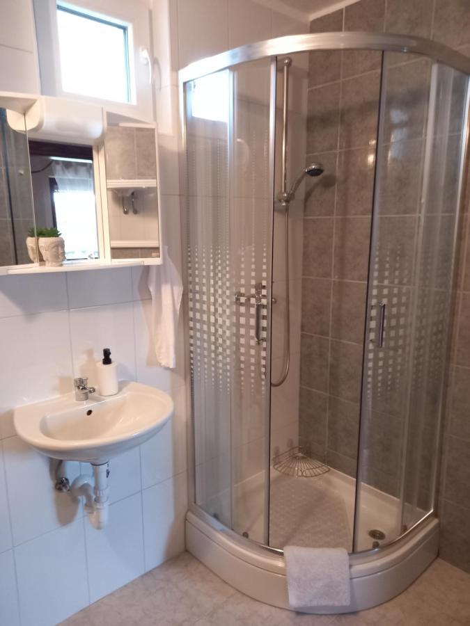 Guest House Studio Apartman Marina - With Jacuzzi, Free Parking, Pet Friendly كارلوفاتش المظهر الخارجي الصورة